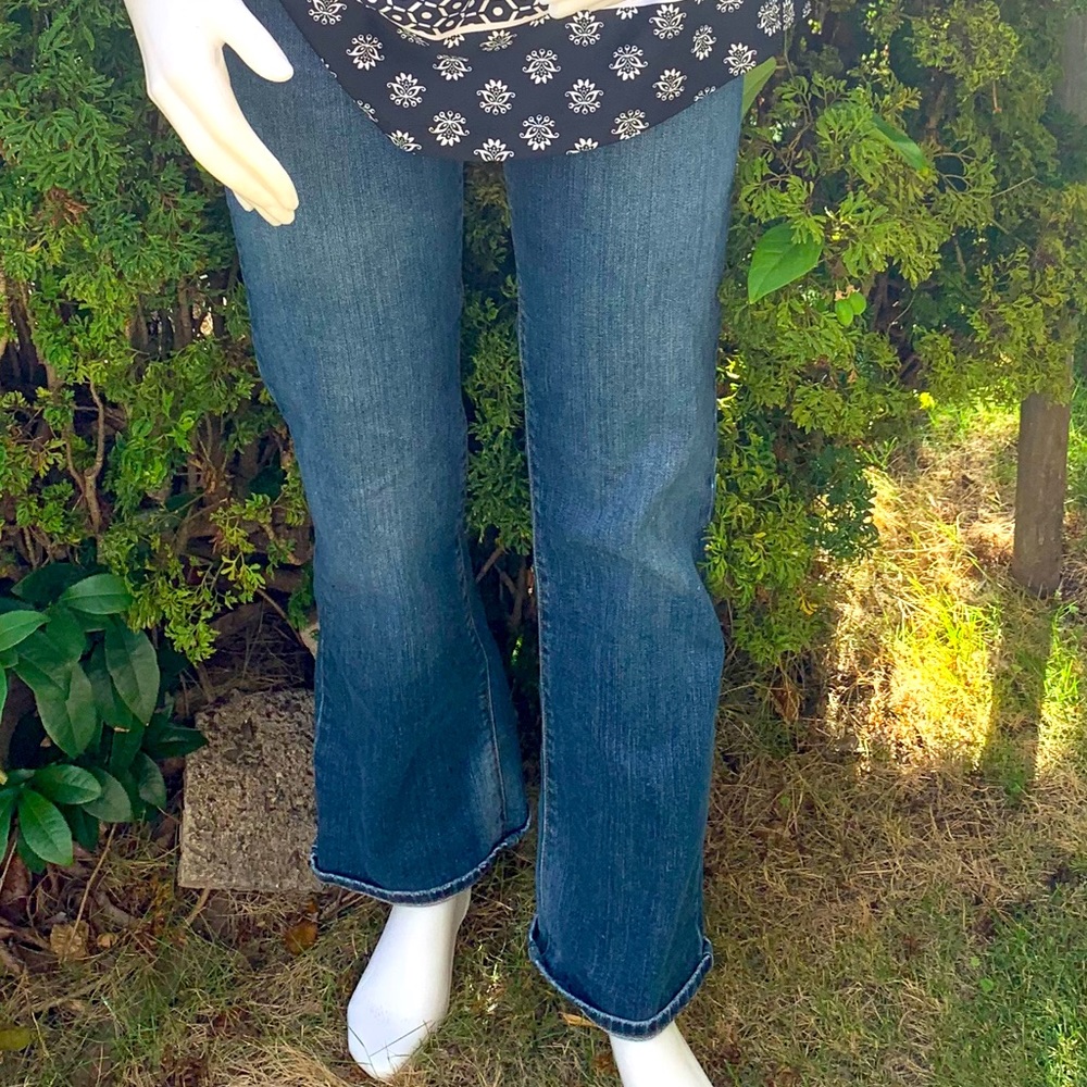 Cute medium wash denim jeans by Lucky Brand